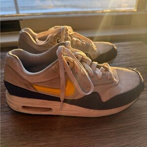 Nike Boys Air Max 1 white trainers- 6Y #sneakers #runners